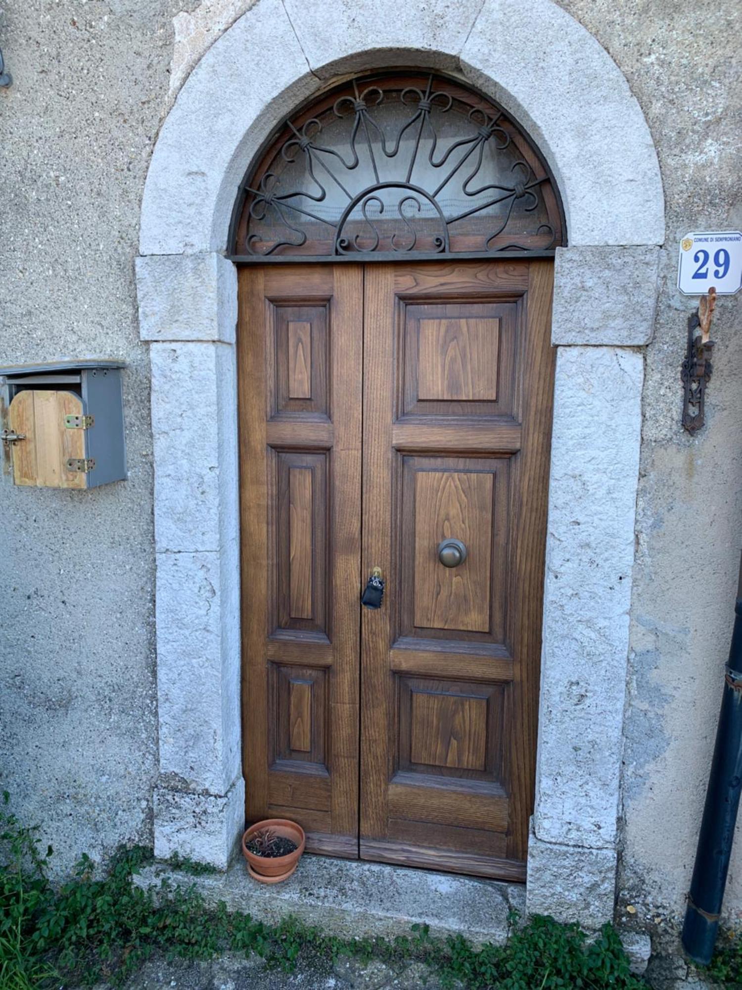 La Casetta Al Roccone Semproniano Exteriör bild
